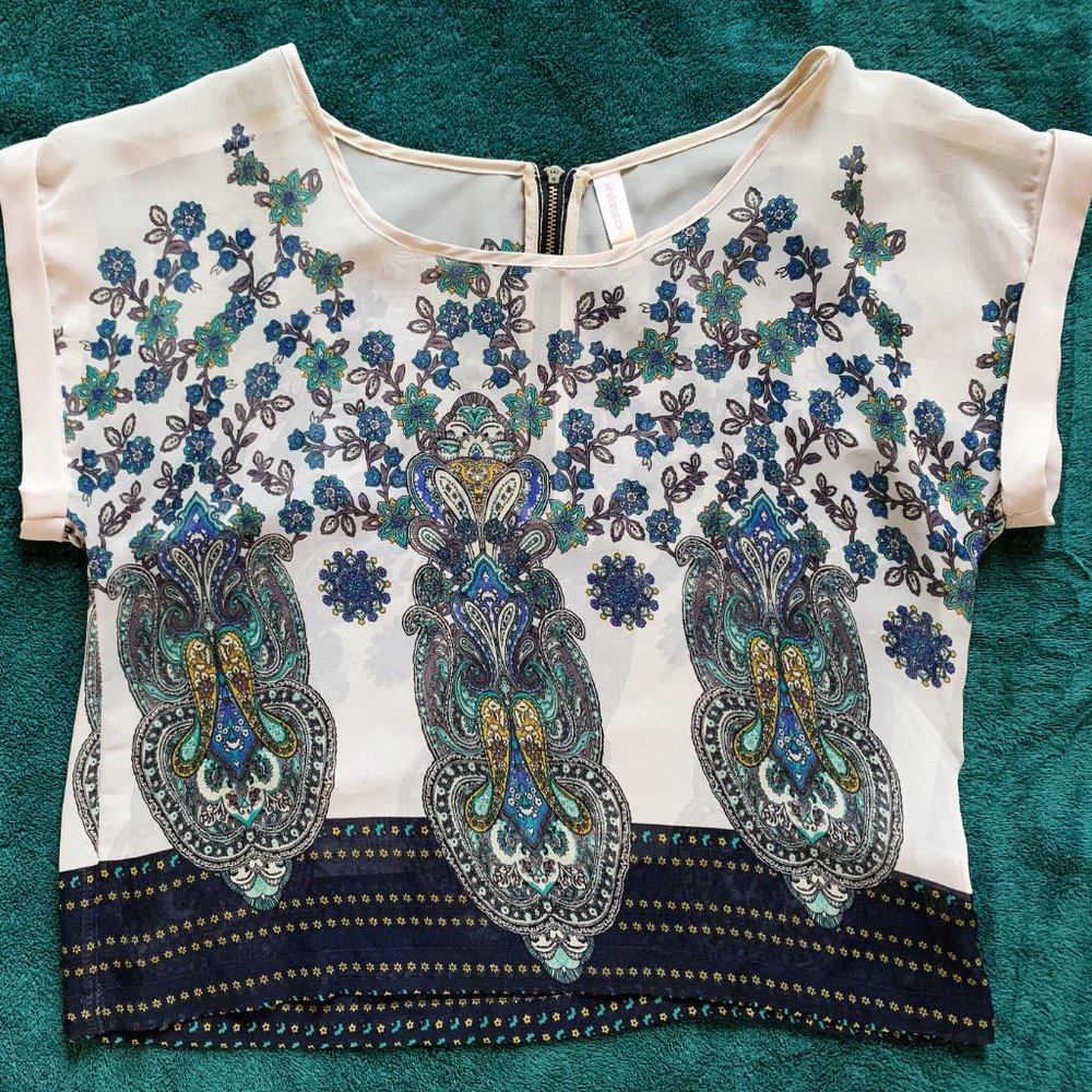 Xhilaration Gray Paisley Tee